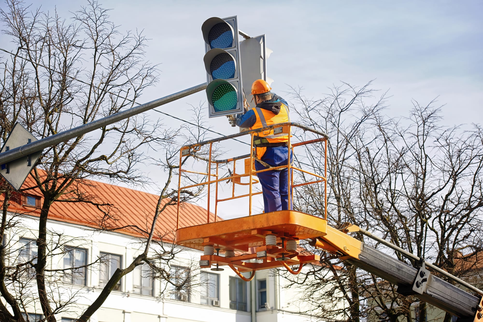Fotografija NPK Vzdrževalec cestnih telekomunikacijskih in električnih naprav ter signalizacije
